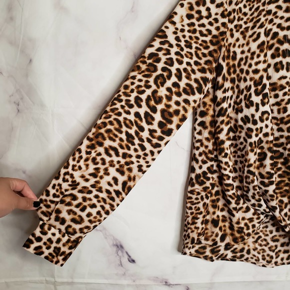 ALL IN FAVOR Leopard Long Sleeve Blouse XS - Picture 5 of 9